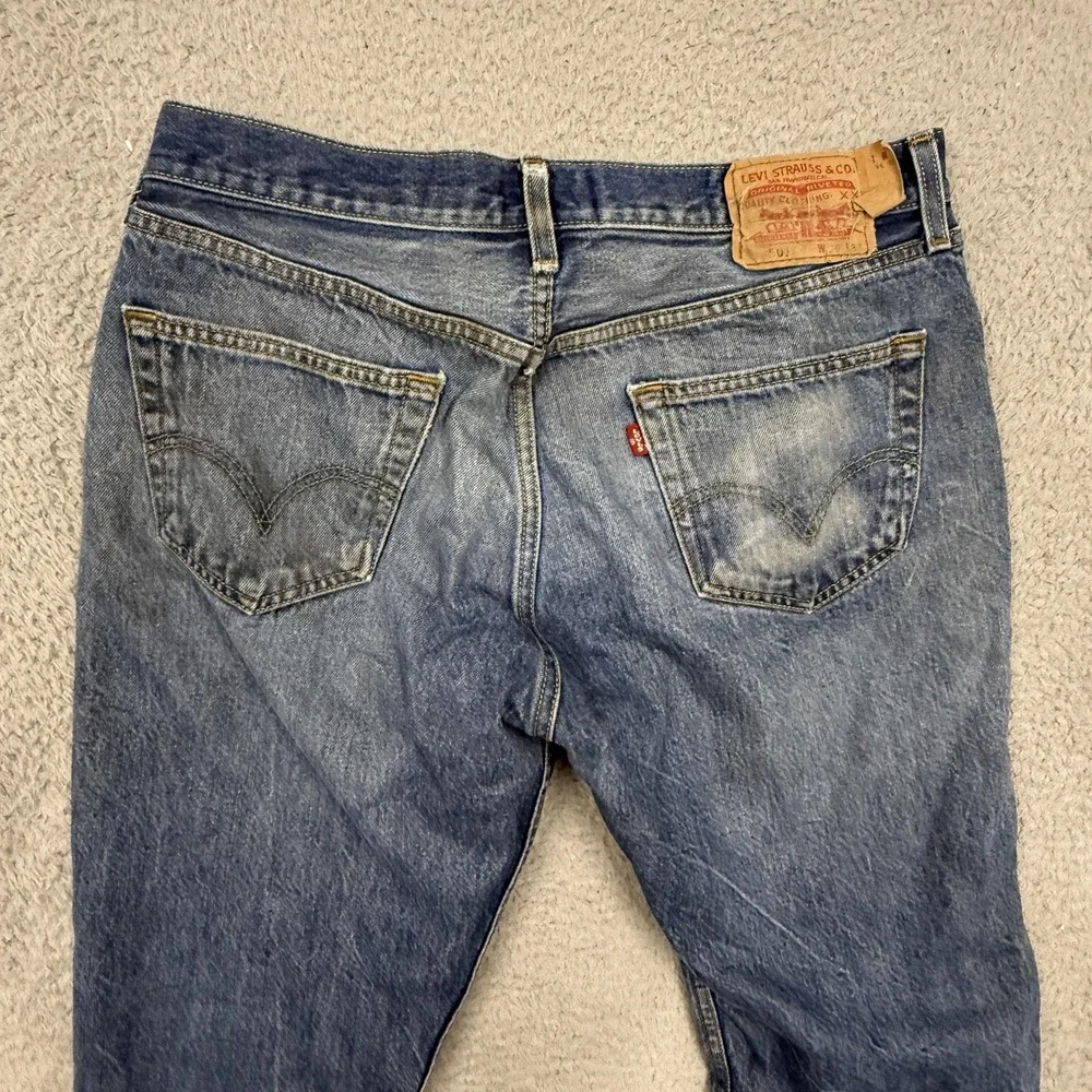 Levis 501 Jeans Mens 35x30 Blue Medium Wash‎ Straight Leg Button Fly Distressed